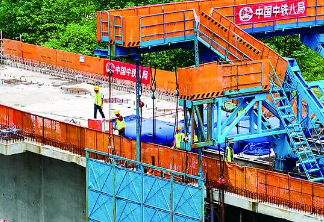 黃桷坪雙線(xiàn)特大橋施工冠航手拉葫蘆常用輔助工具